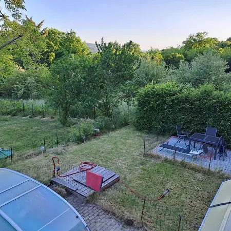 V Rodinnem Se Sdilenou Koupelnou Landhuis Cernosice