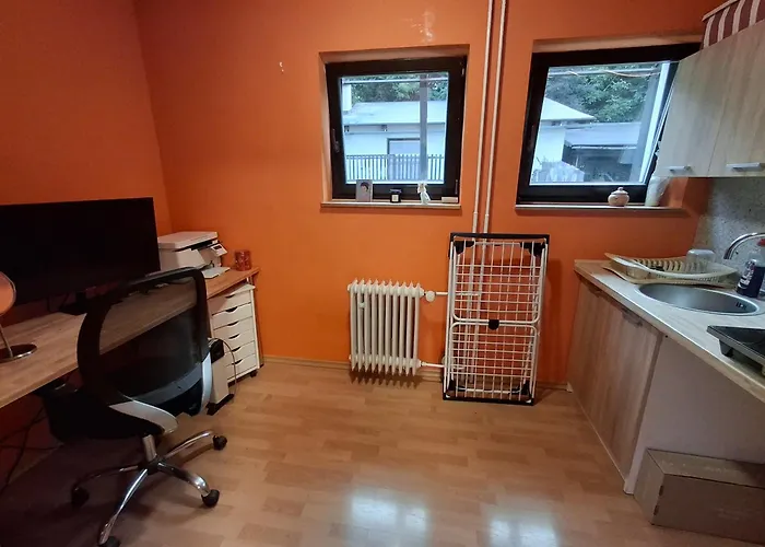 V Rodinném Se Sdílenou Koupelnou *